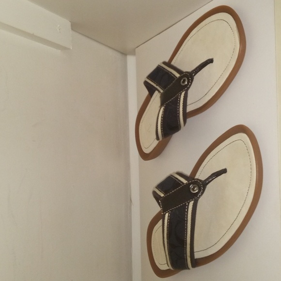 Coach Men's Flip Flops - Picture 1 of 4